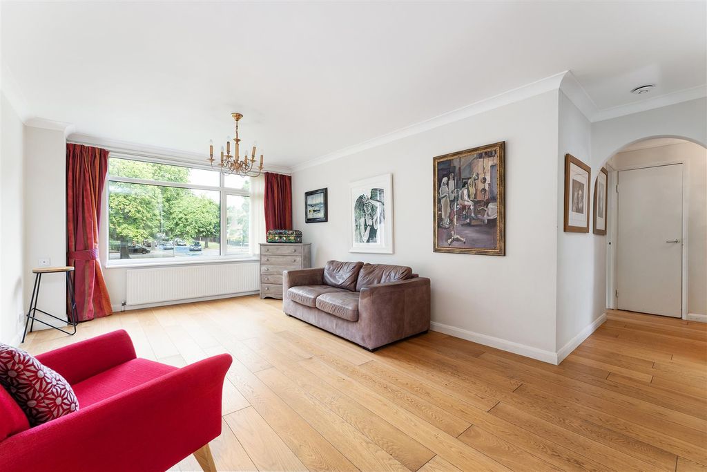 Property photo 1 of 11