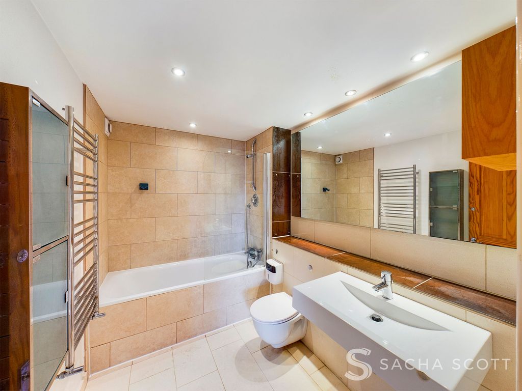Property photo 3 of 13 Bathroom