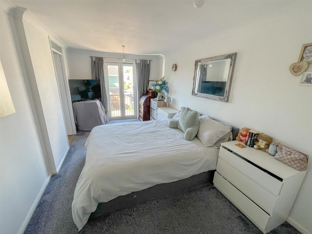 Property photo 3 of 16 Master Bedroom
