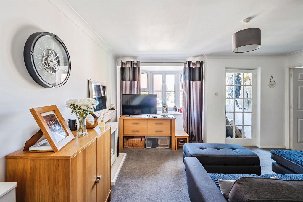 Property photo 3 of 13