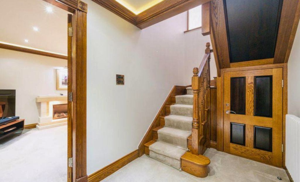Property photo 2 of 23
