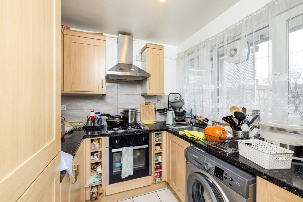 Property photo 2 of 11 B912F1F5-c326-F11...