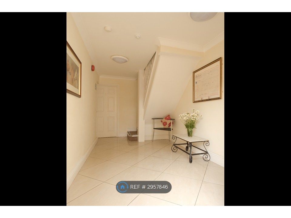 Property photo 2 of 8 Main Entrance Hall