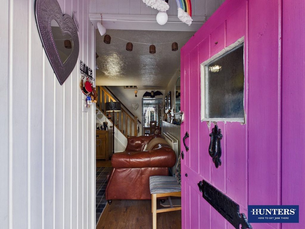 Property photo 2 of 19 Entrance Hall