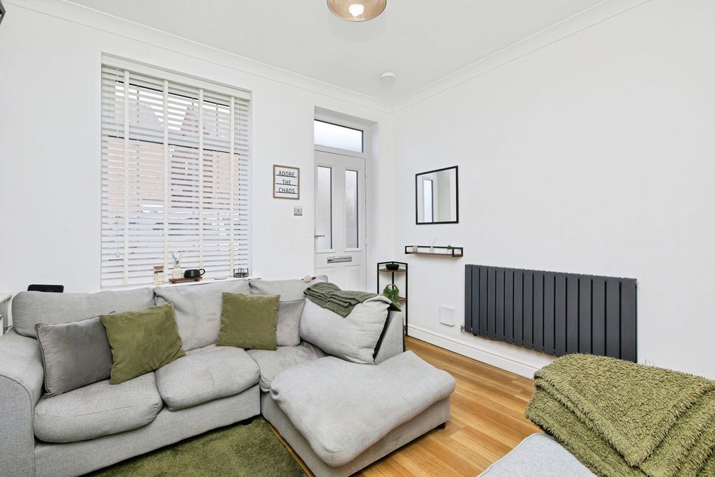 Property photo 2 of 15 Pbox-Img.Jpg