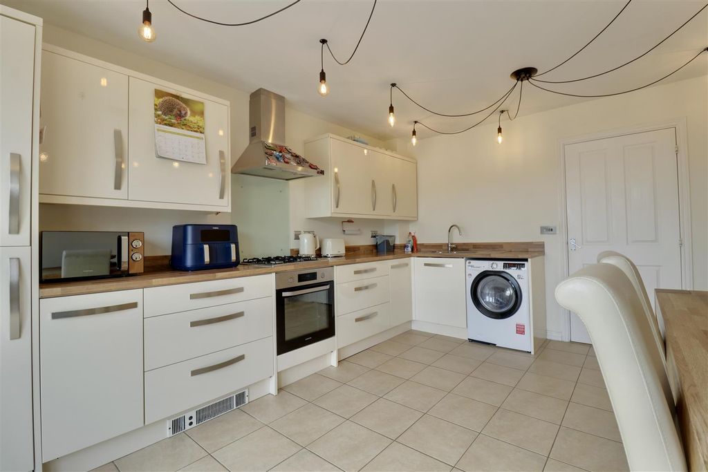 Property photo 2 of 16 E46Faf62-D27B-4F41-B5E1-045Cb8Fd1F8C_1_201_A.Jpeg