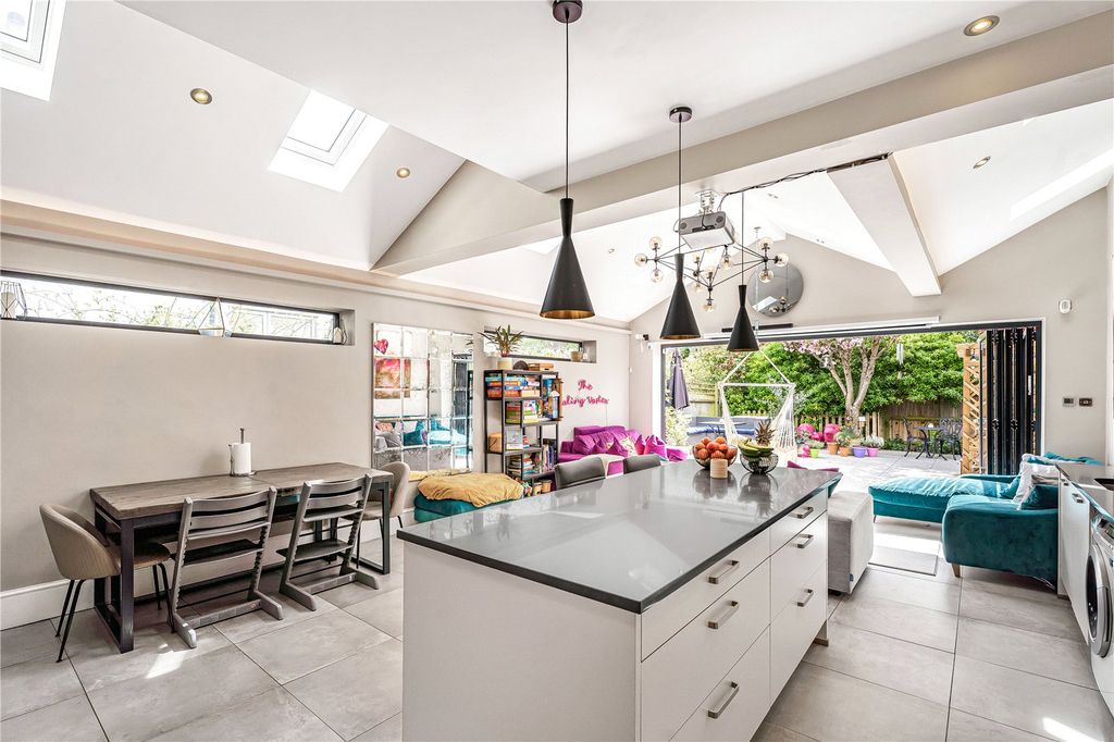 Property photo 2 of 16 Kitchen