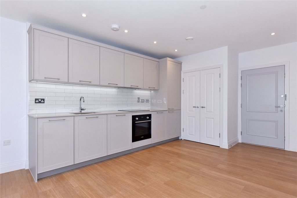 Property photo 3 of 7 Kitchen