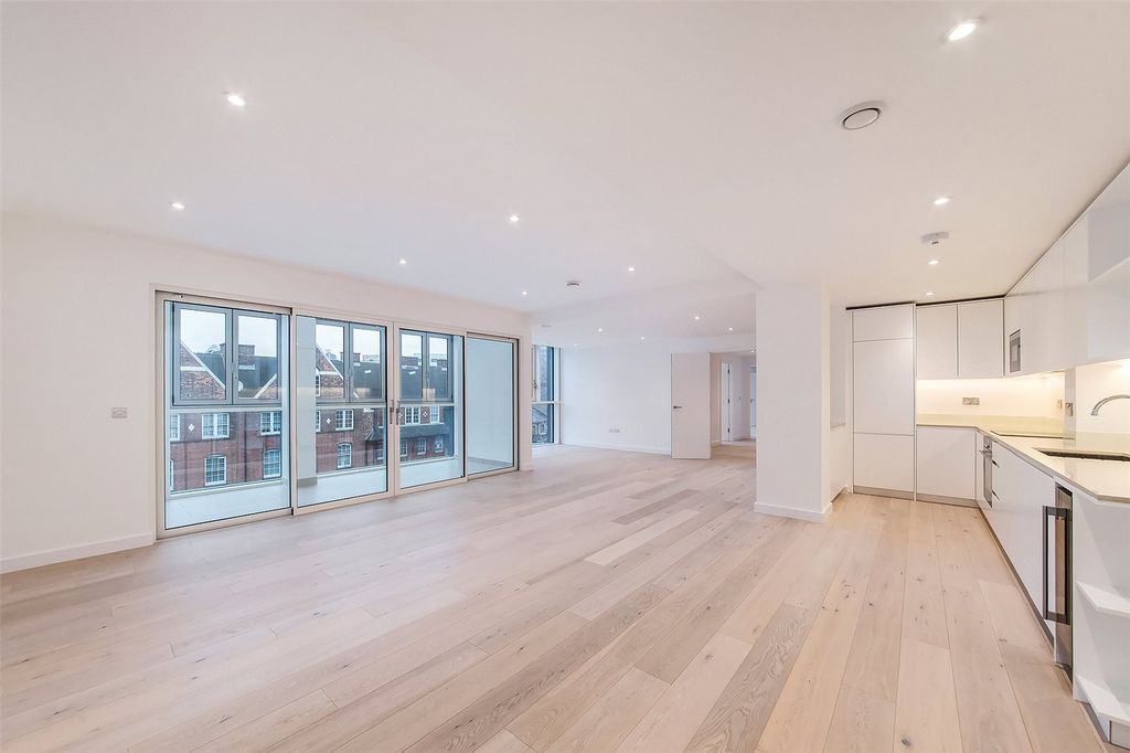 Property photo 1 of 9 Waterloo Road