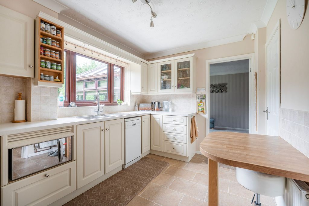 Property photo 2 of 23