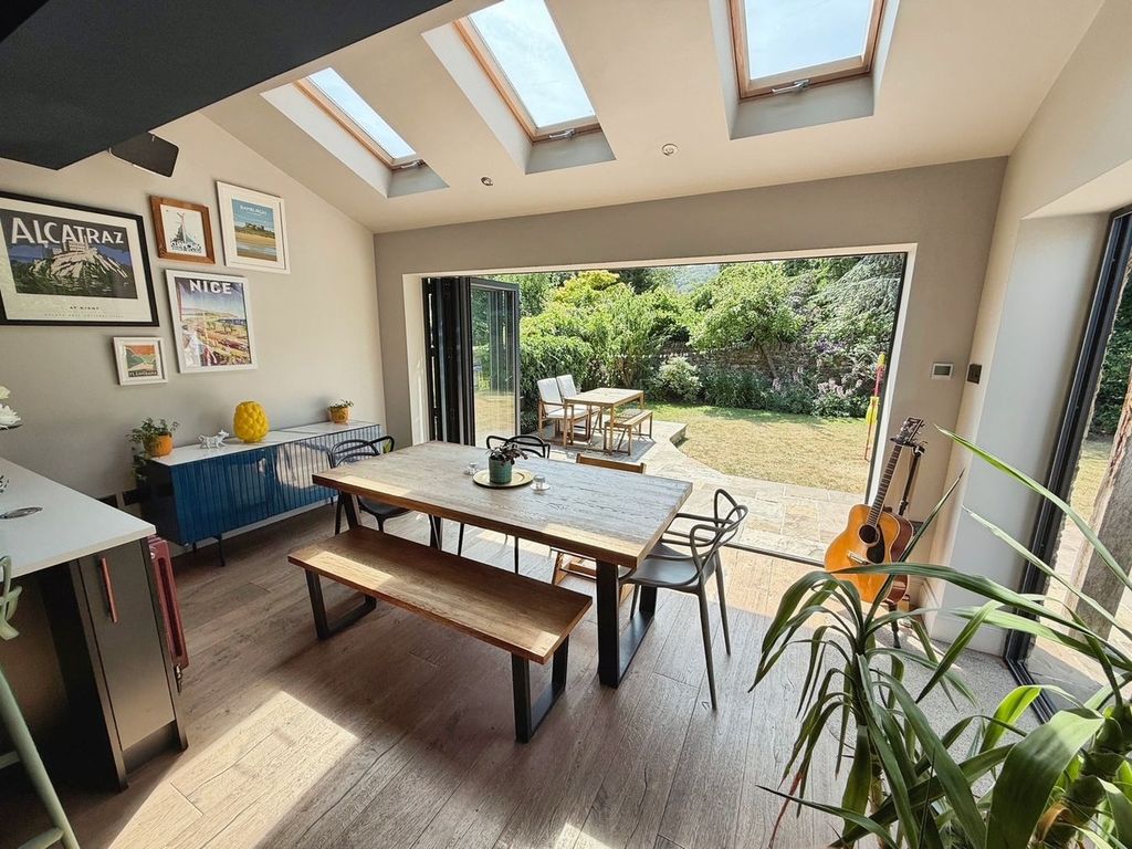 Property photo 2 of 34