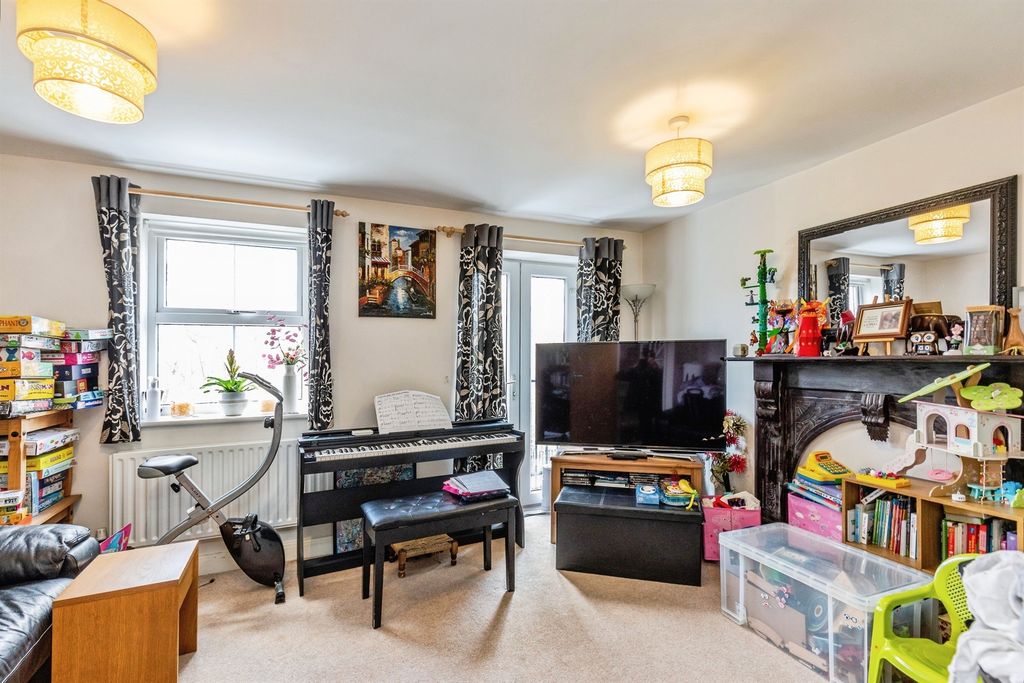 Property photo 3 of 17