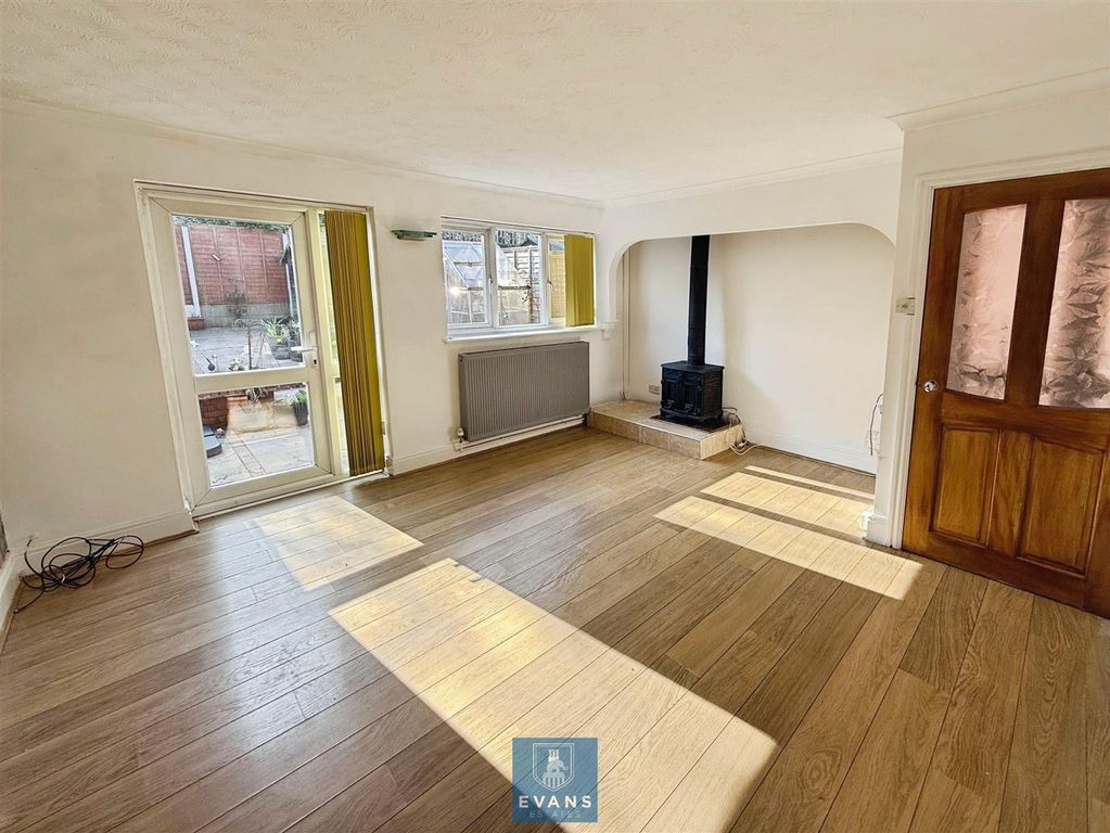 Property photo 2 of 16 Living Room