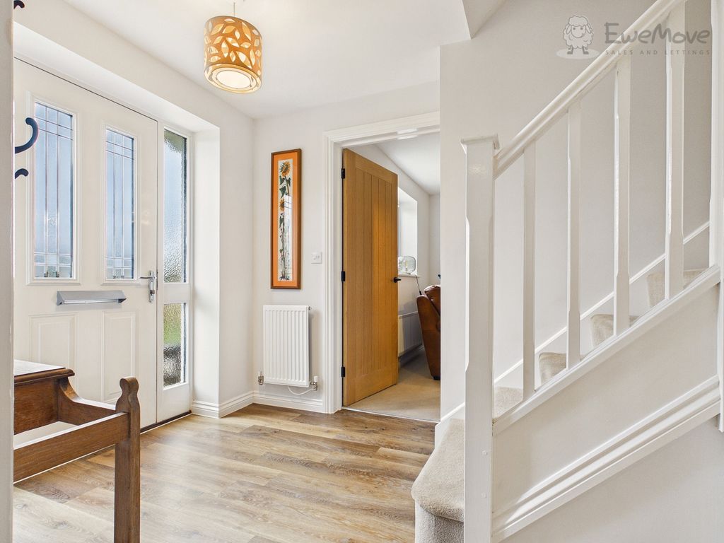Property photo 2 of 20 Ewemove South Molton - Ash Drive