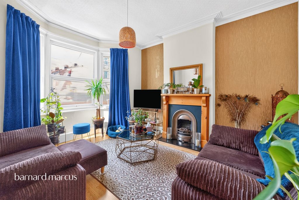 Property photo 2 of 20