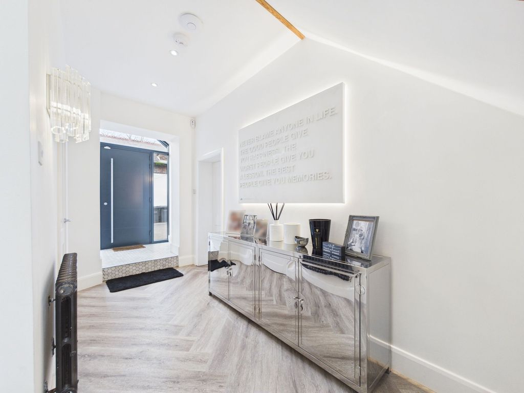 Property photo 3 of 30