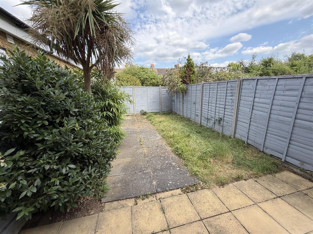 Property photo 2 of 10 Garden