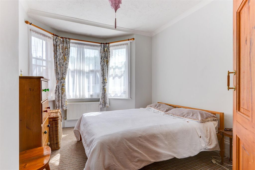 Property photo 3 of 7 Bedroom