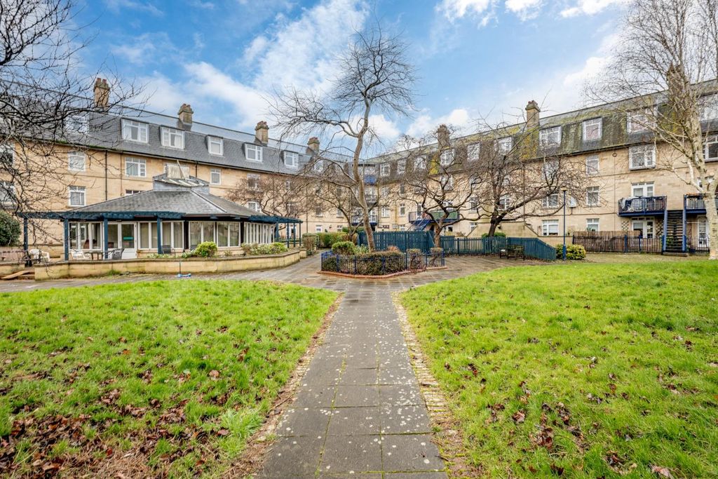 Property photo 1 of 17 4 Riverside Gardens_Edit-3.Jpg