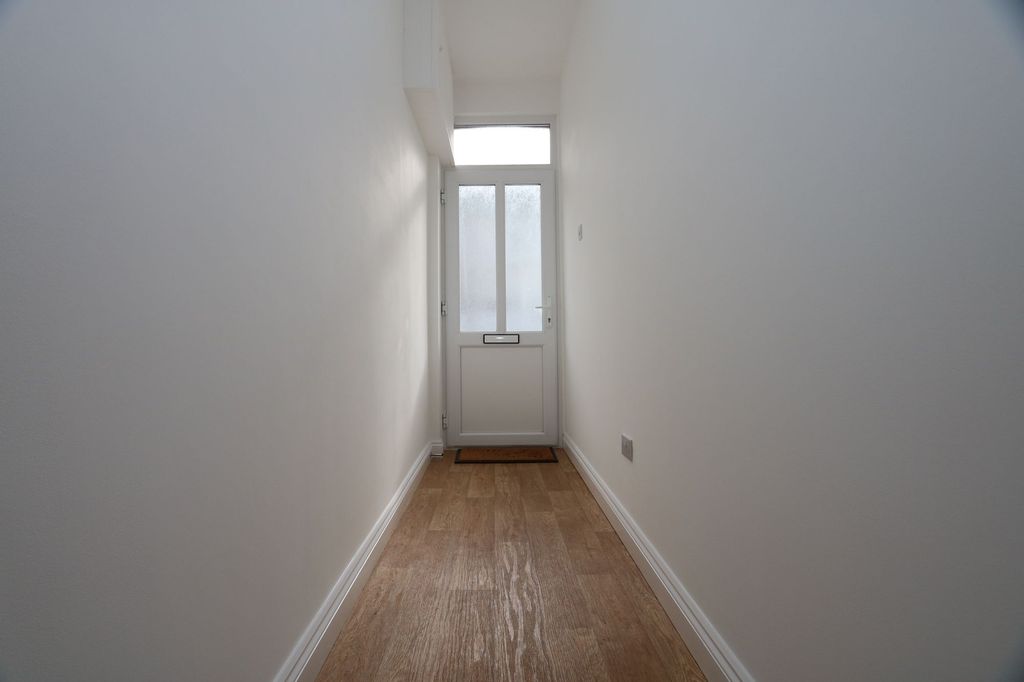 Property photo 3 of 27