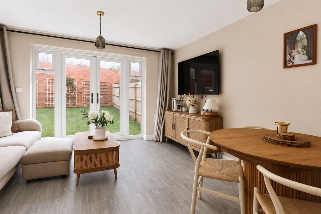 Property photo 3 of 17 Ecbd18Fa-1CC2-4800-A99A-8CE34623225A