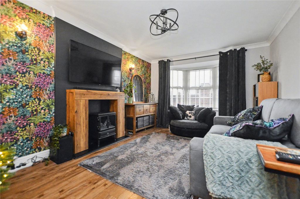 Property photo 2 of 22 Picture No. 11