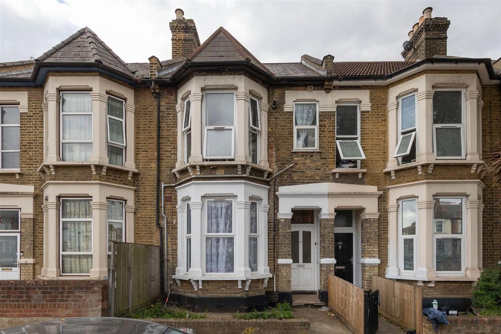 Property photo 1 of 20 Romford Road, E7