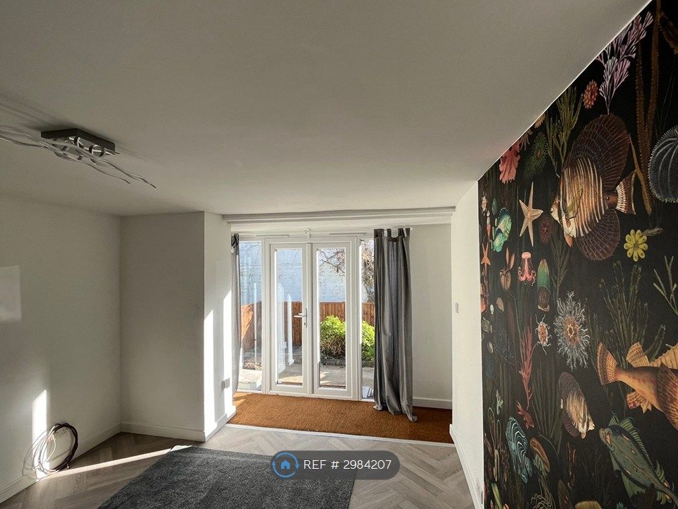 Property photo 3 of 12 Lounge Area