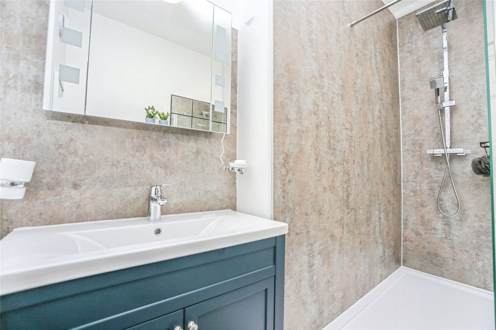 Additional image 10 of 3 bed flat to rentPittville Lawn, Cheltenham, Gloucestershire GL52