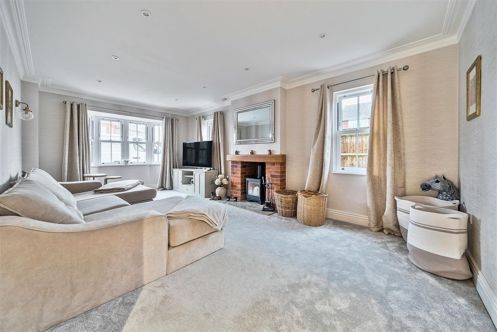 Property photo 2 of 25 Living Room