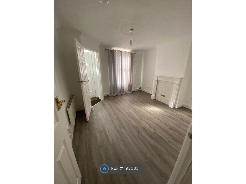 Property photo 3 of 30 Living Room Front Room