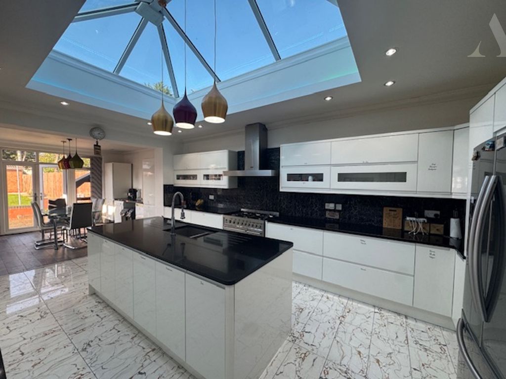 Property photo 3 of 26 24 Eastbourne Ave Kitchen x2.Jpeg