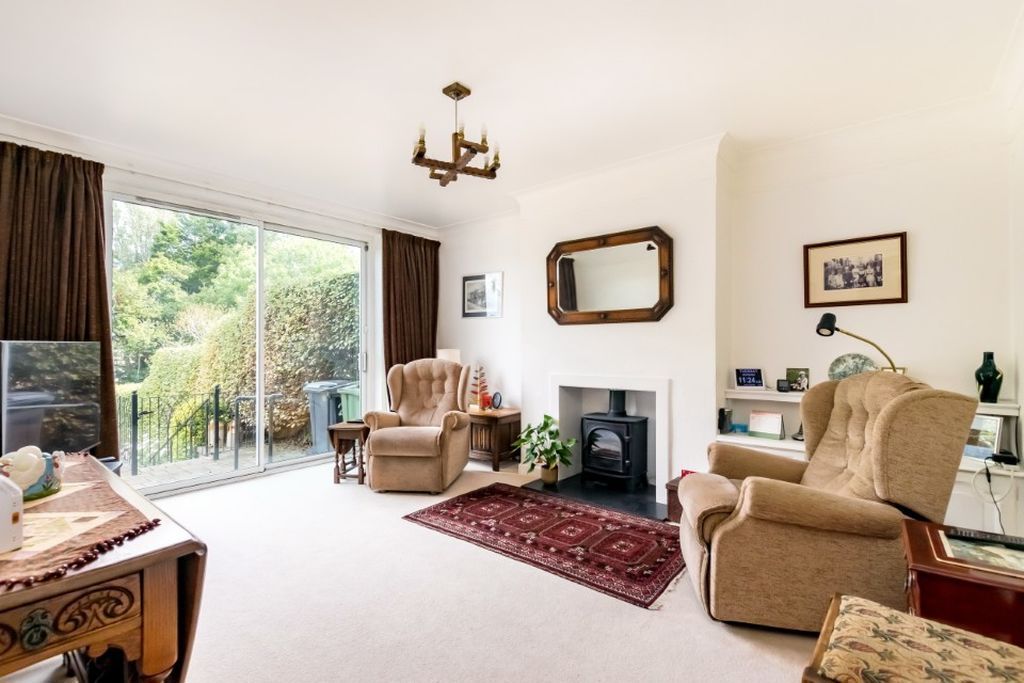 Property photo 2 of 18 Sitting Room