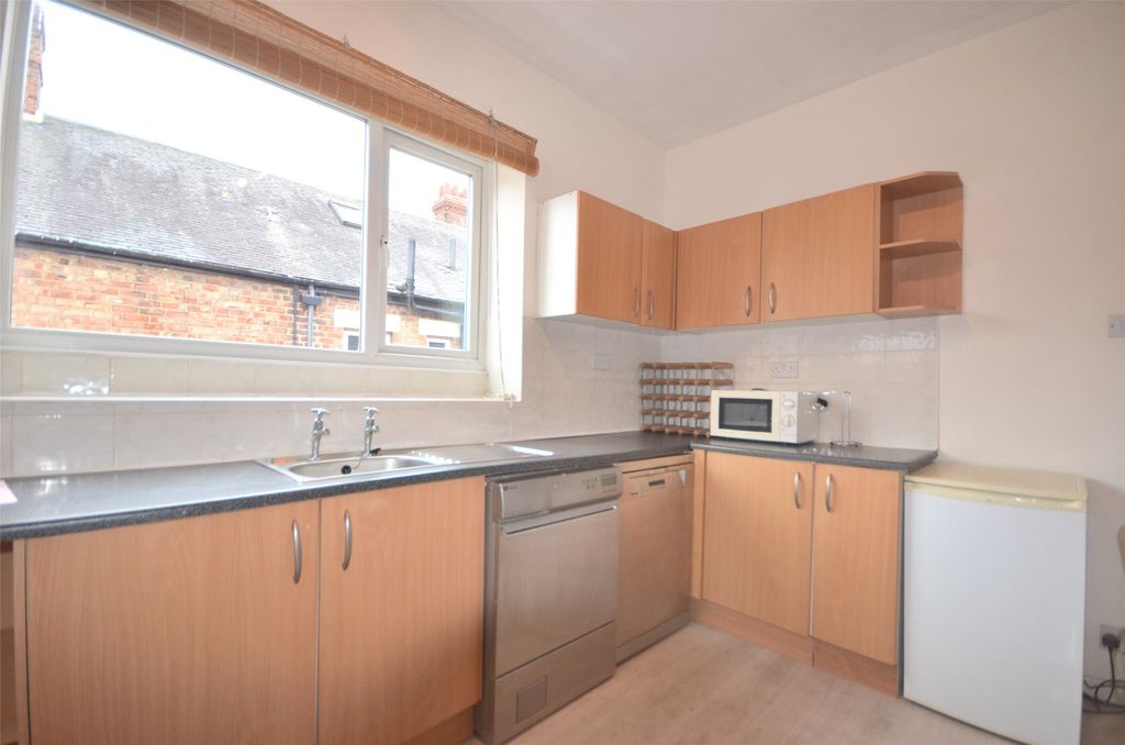 Property photo 3 of 10 Kitchen