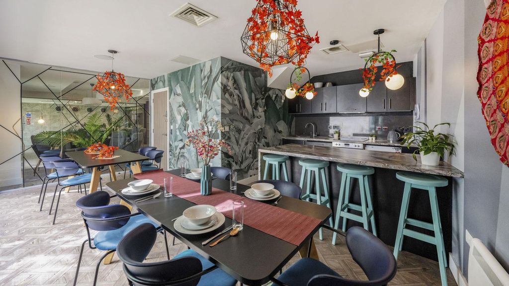 Property photo 1 of 32