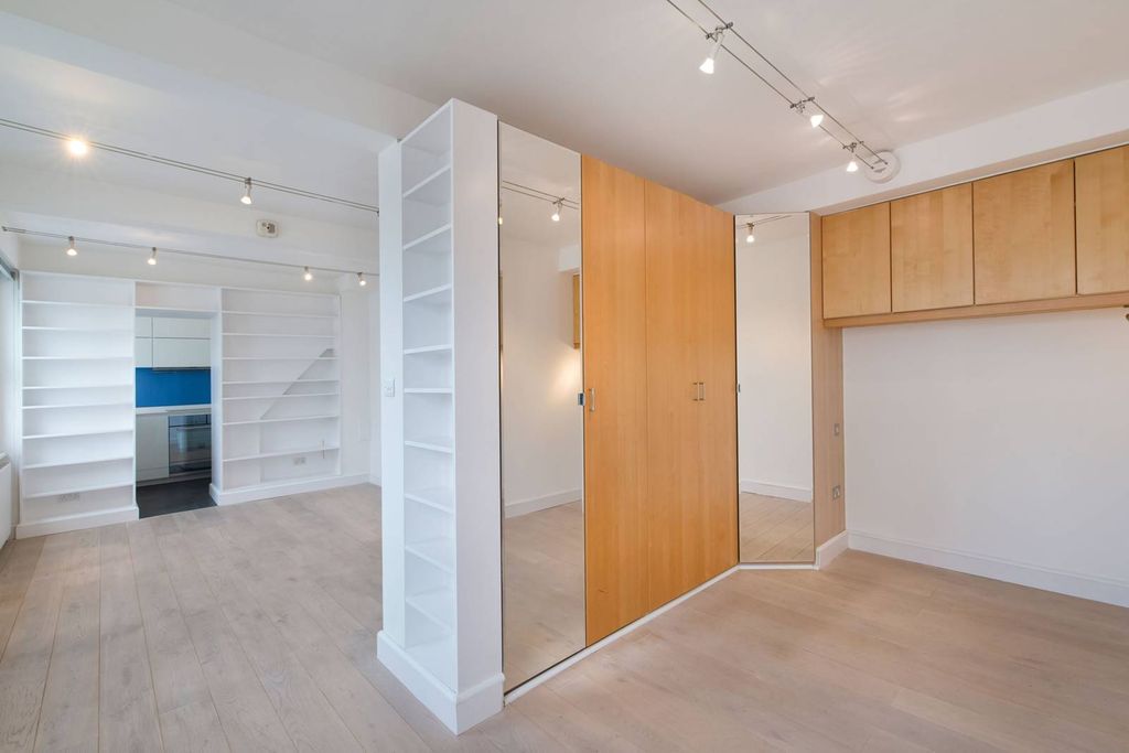 Property photo 3 of 8