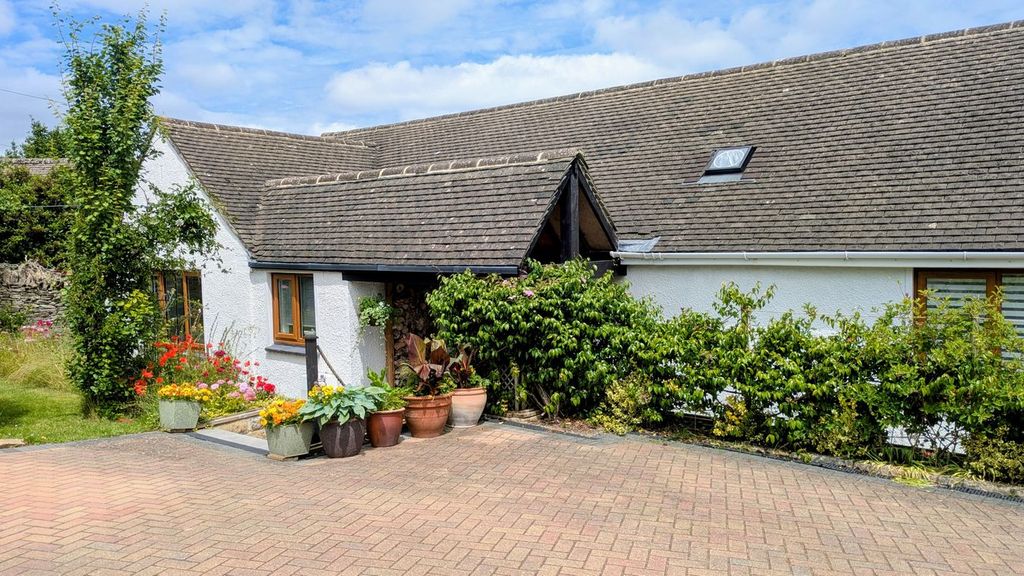 Property photo 1 of 28