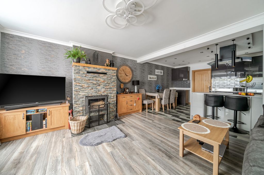 Property photo 3 of 10 1521358-15-1A0A5B...
