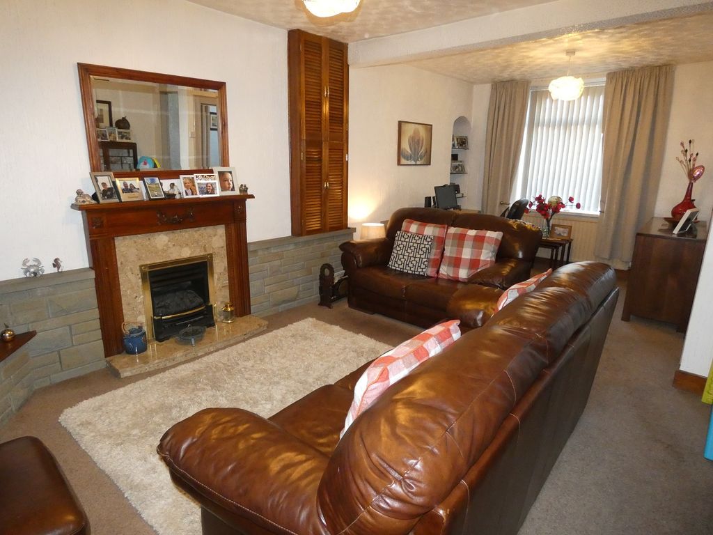 Property photo 2 of 11 Main Lounge