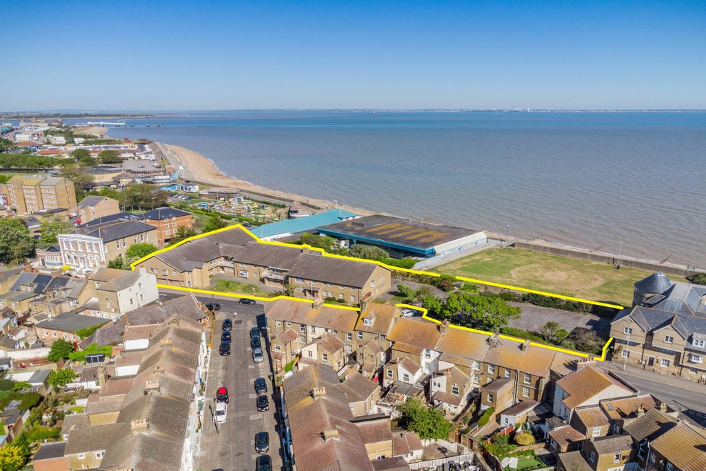 Property photo 1 of 8 Blackburn Lodge, Broadway, Sheerness Me12 1Ra