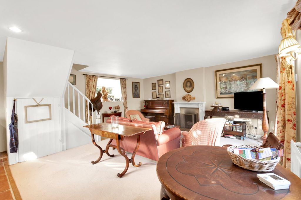 Property photo 2 of 20 Sitting Room