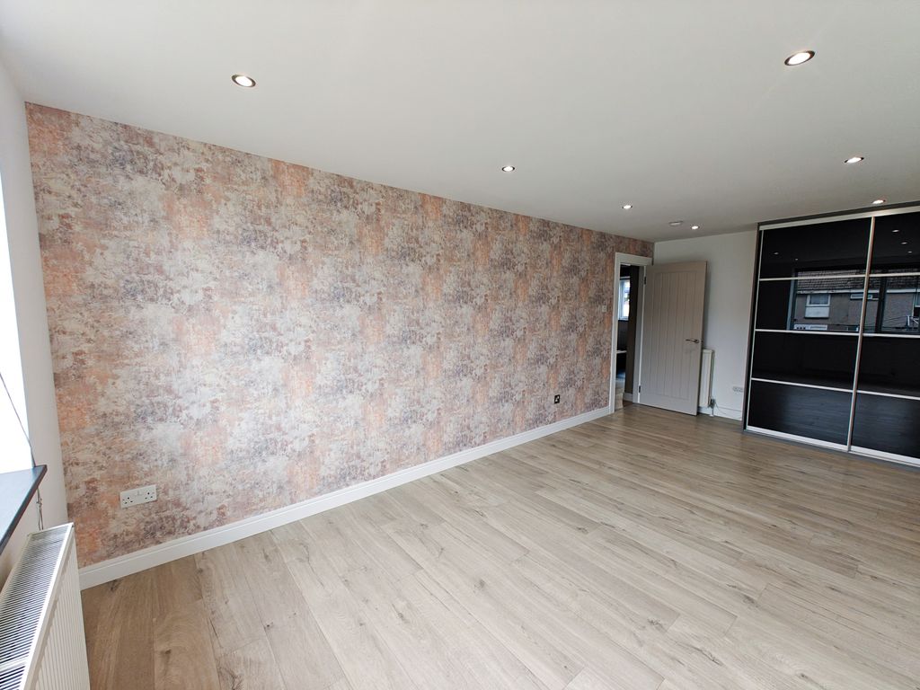 Property photo 3 of 33