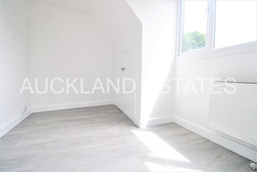 Property photo 3 of 8 Img_1985_8_Large