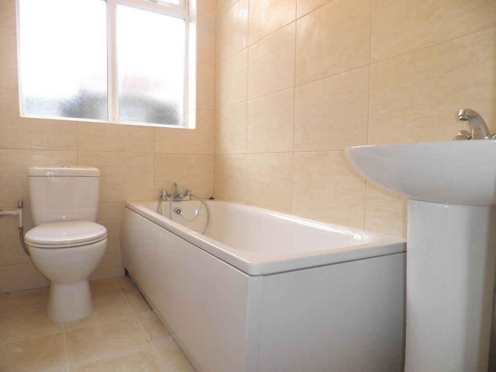 Property photo 3 of 6 Bathroom