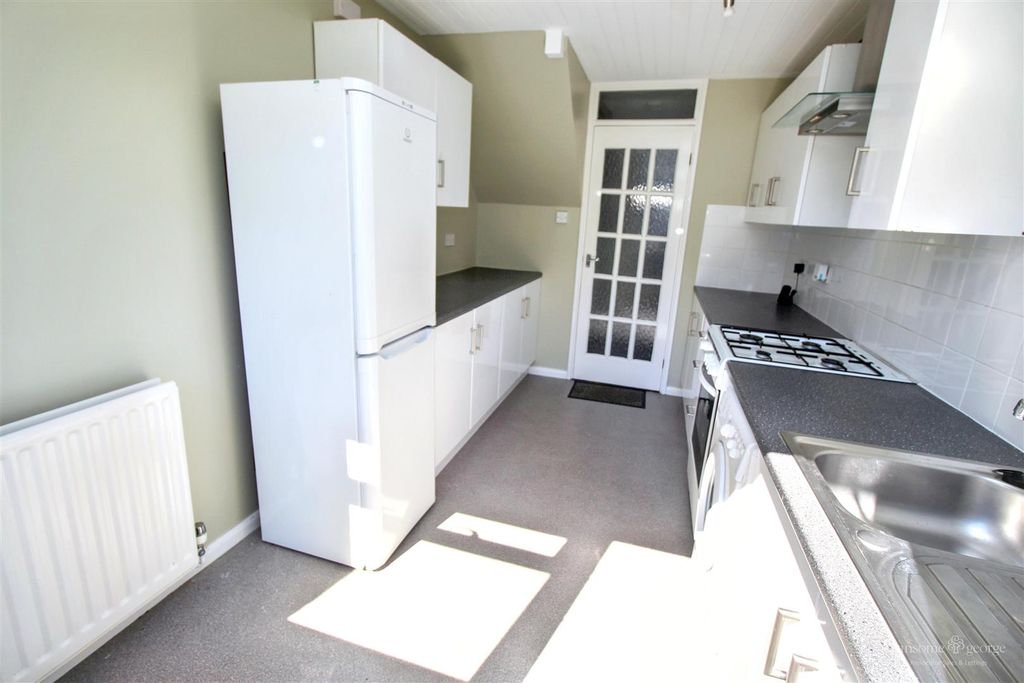 Property photo 3 of 12 Kitchen