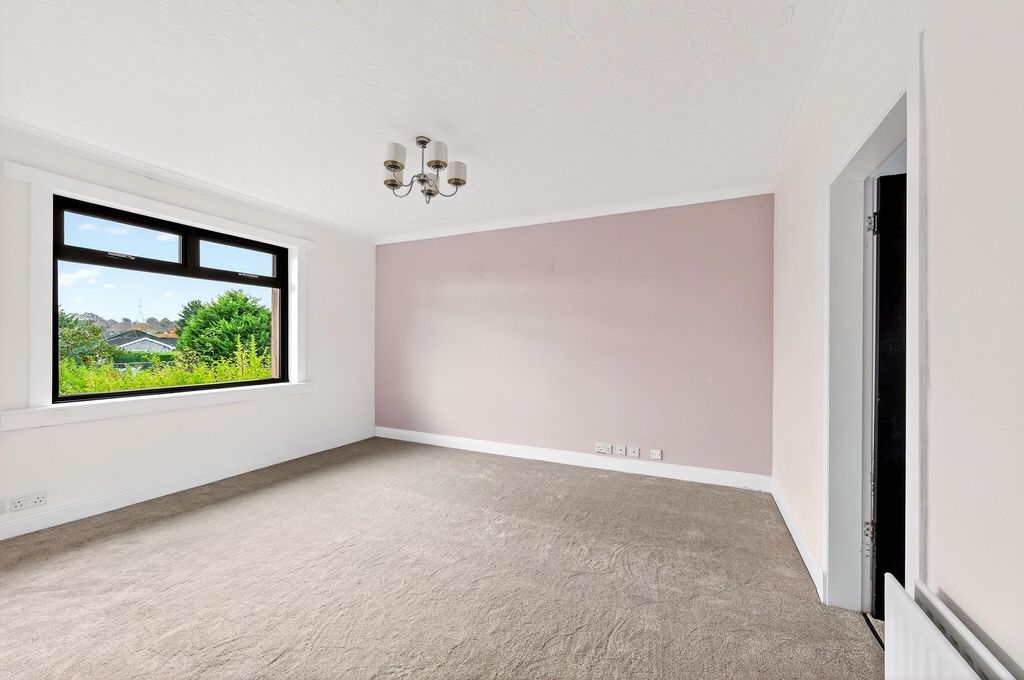 Property photo 3 of 46 Lounge