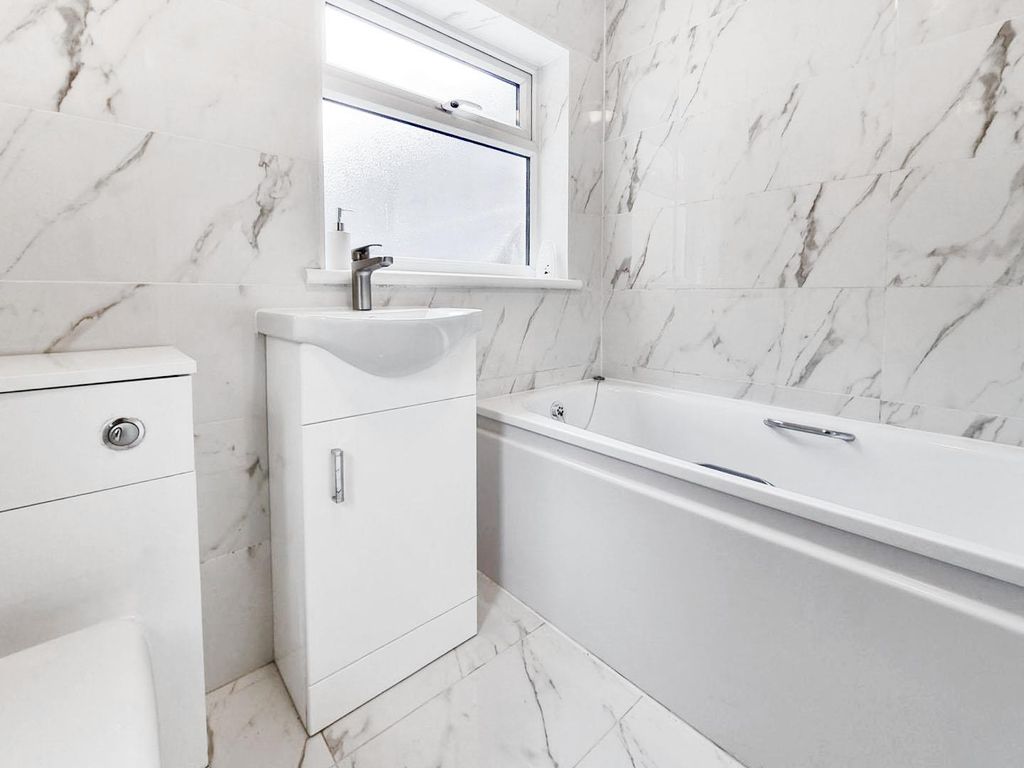 Property photo 2 of 8 Shared Bathroom