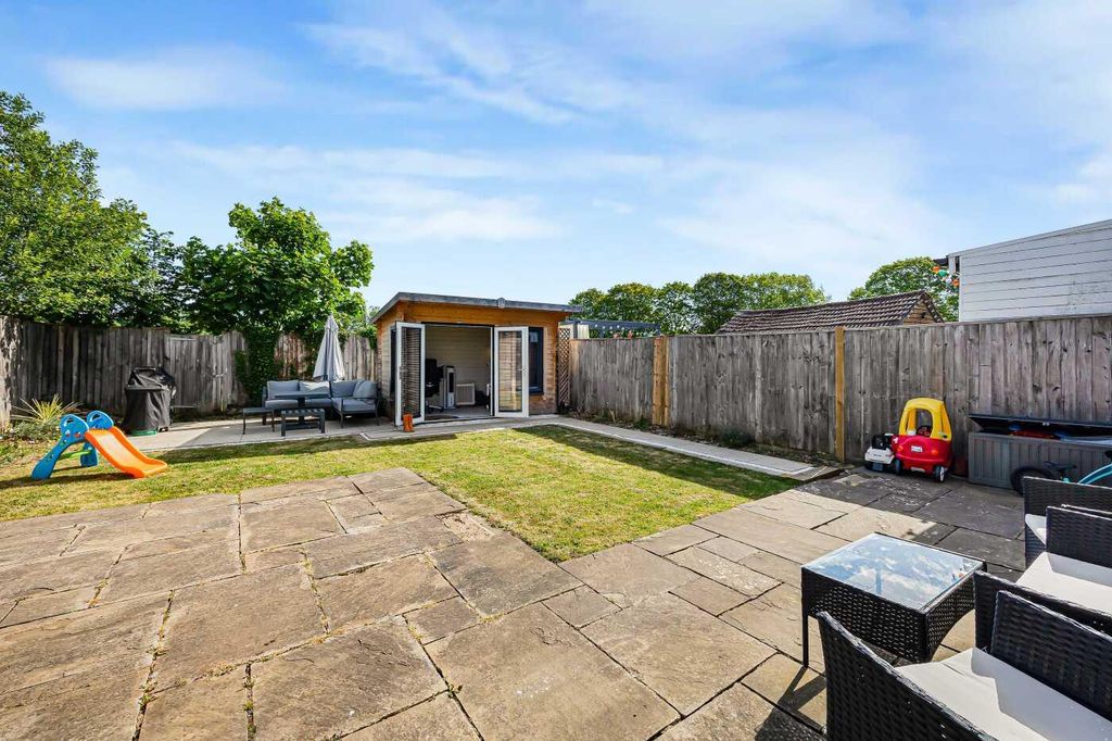 Property photo 2 of 25