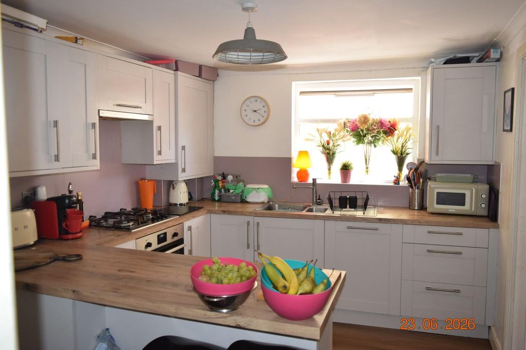 Property photo 3 of 28 Kitchen