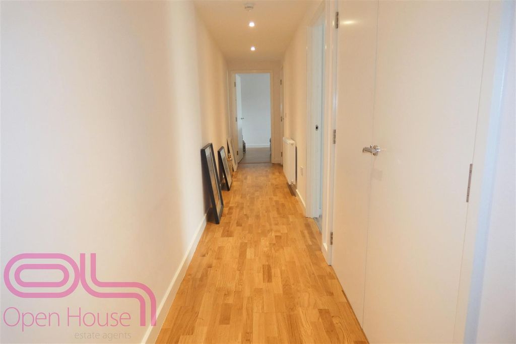 Property photo 1 of 8 Hallway.Jpg